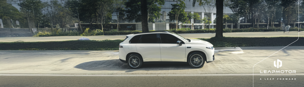 Leapmotor C10 REEV auf einer Straße