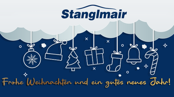 Blau-weiß gestaltetes Bild mit Weihnachtsmotiven. Frohe Weihnachten und ein gutes neues Jahr! Standorte am 24.12., 27.12. und 31.12.25 geschlossen.