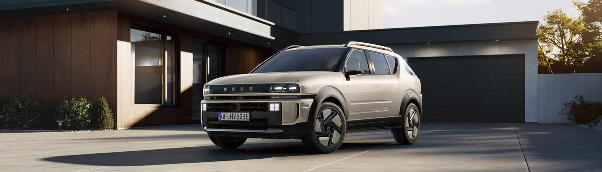 Beigefarbener Hyundai Nexo vor einem Gebäude